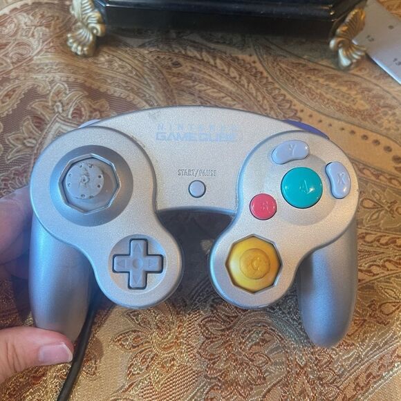 Nintendo GameCube Platinum Controller! - Picture 1 of 5
